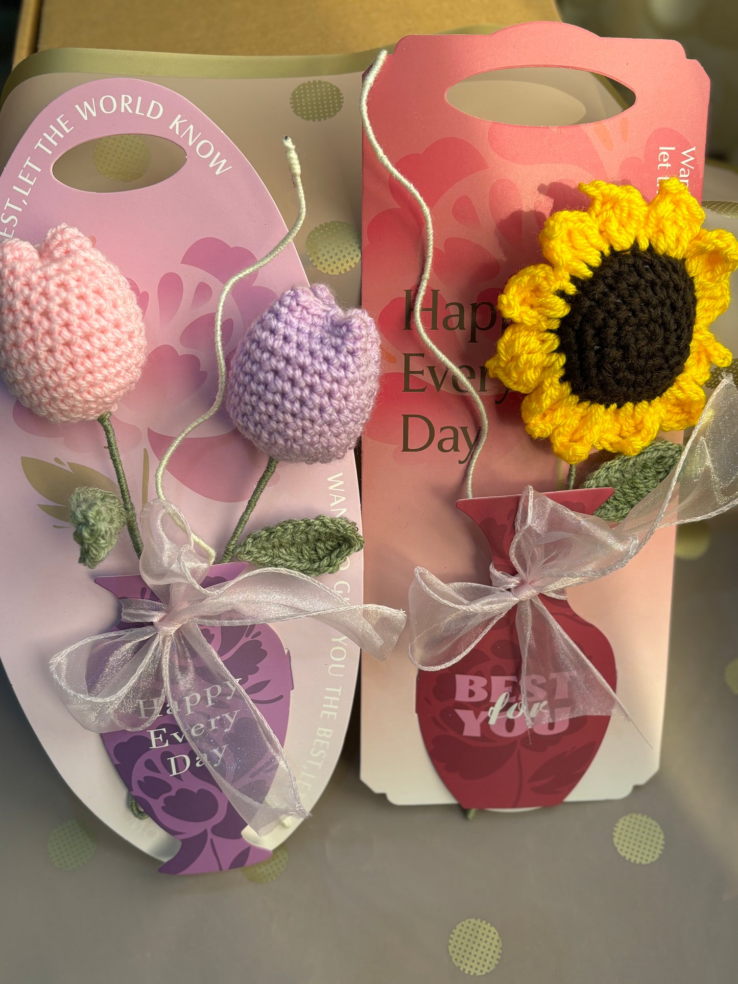 Portable crochet flower bouquet