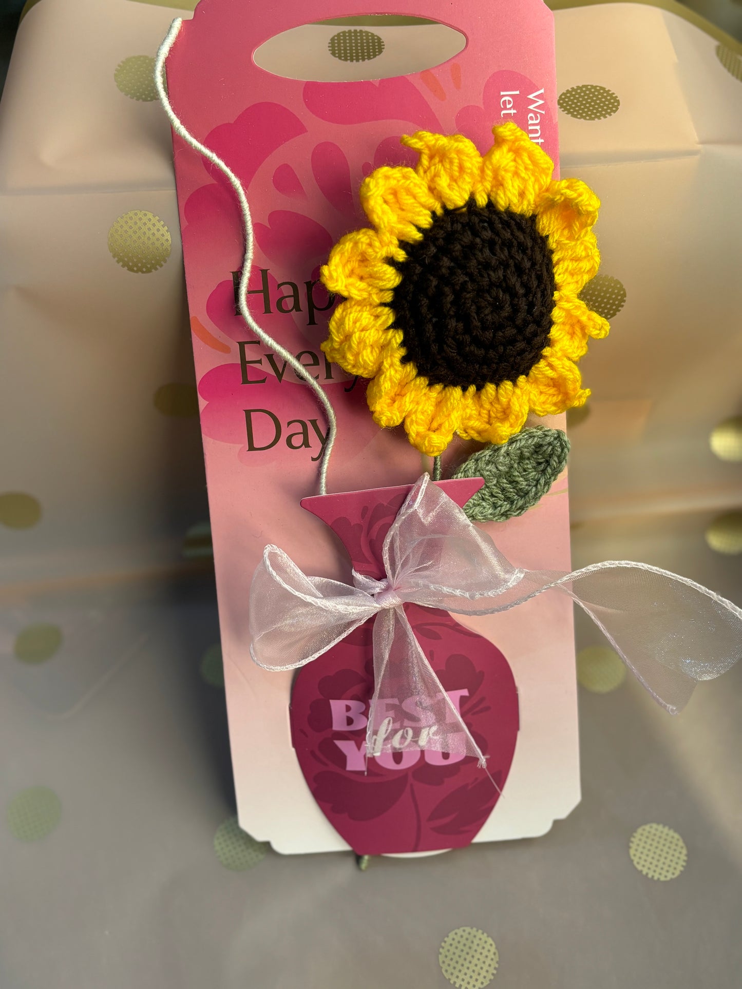 Portable crochet flower bouquet