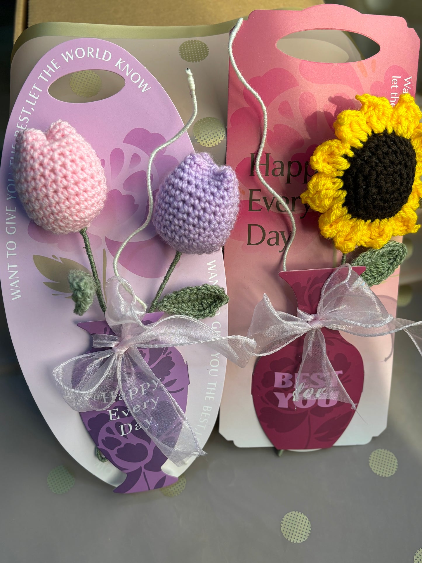 Portable crochet flower bouquet