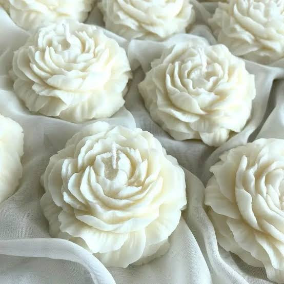 Peony candle made with soywax blend
