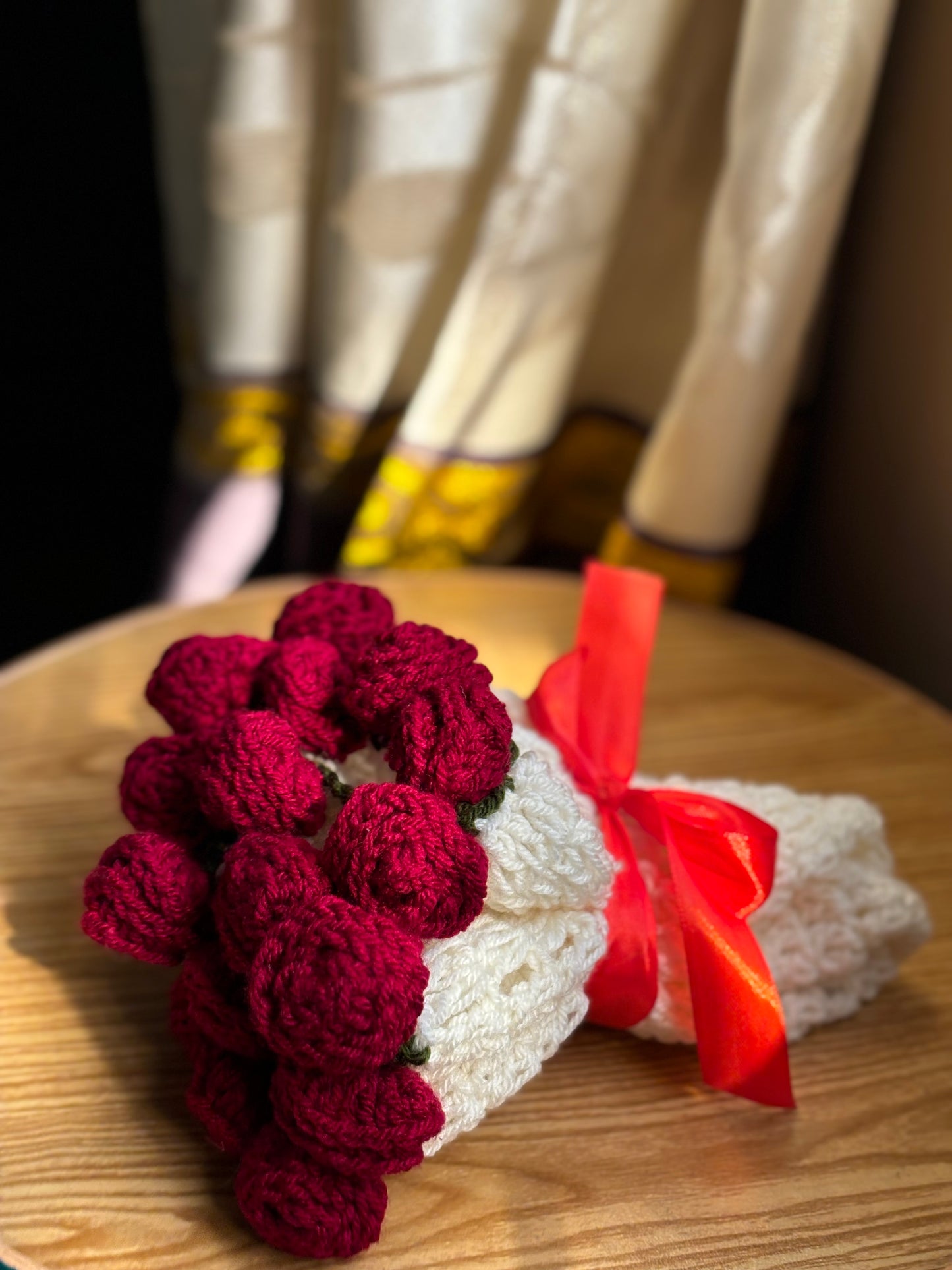Crochet table placement x rose bouquet