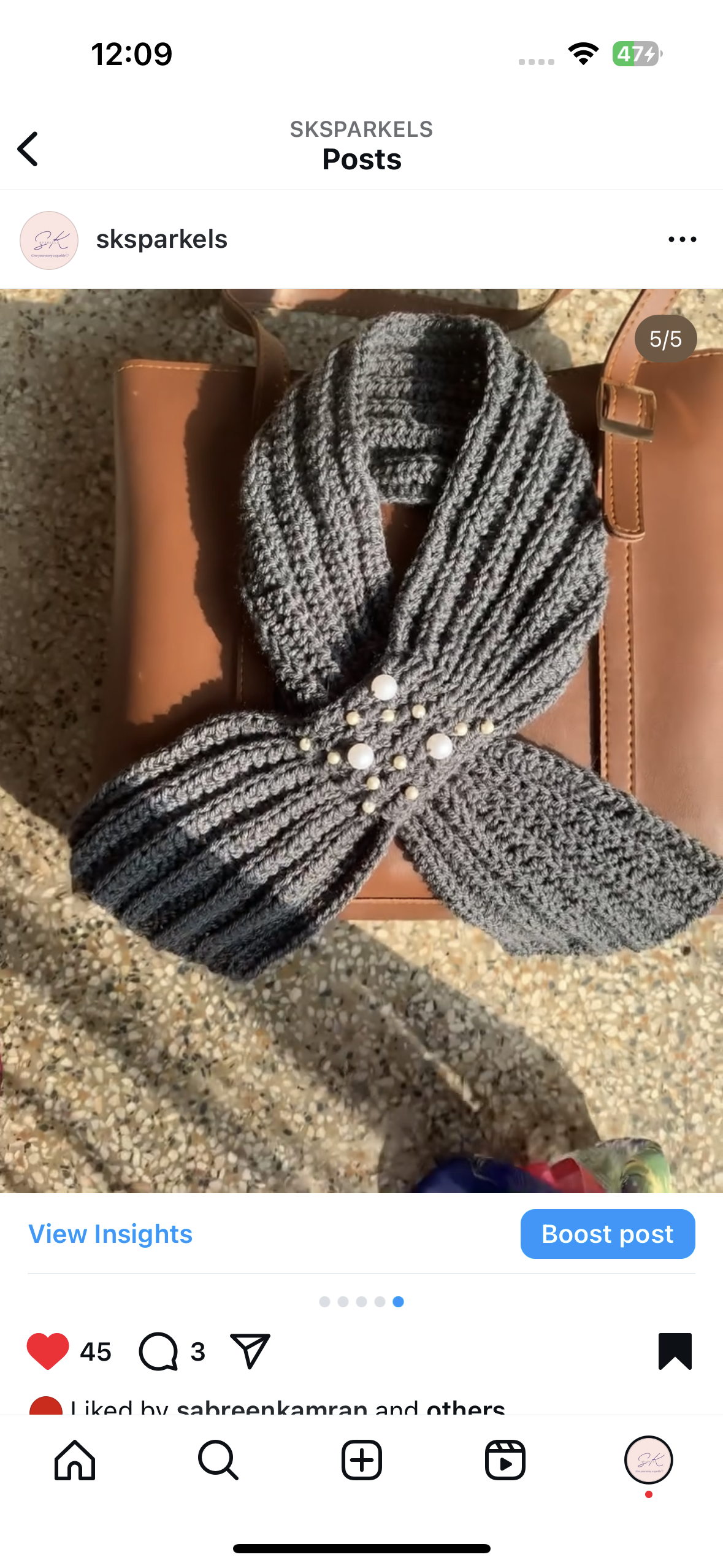 Crochet bow muffler embellished with pearls