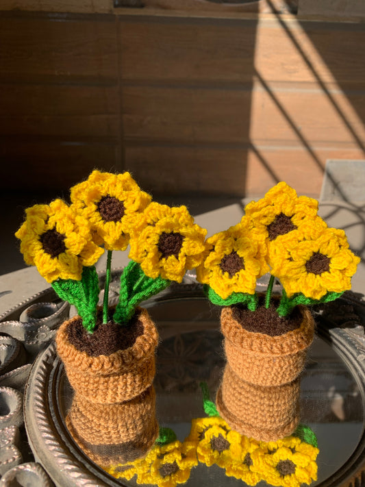 Crochet small 3 sunflower pot