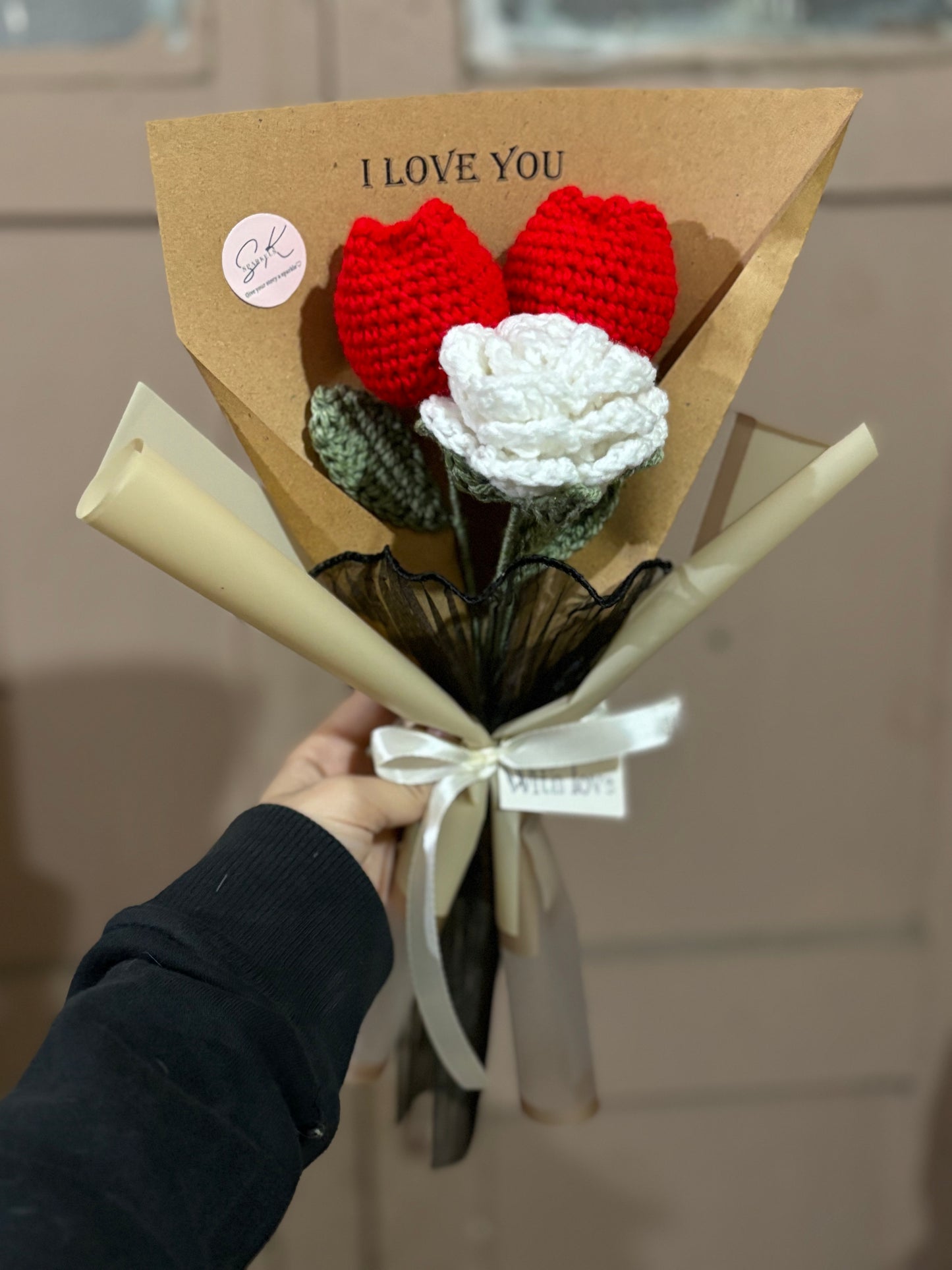 Crochet flowers with text wrapping (I love you text)