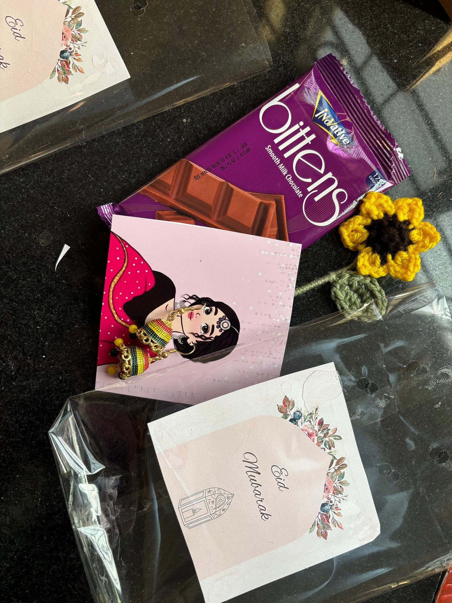 Mini eidi hamper(jhumkay will be of random colour)