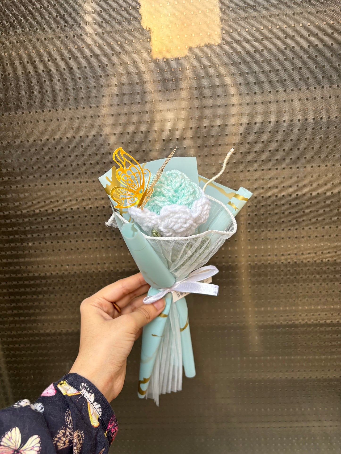 Crochet blue ombre rose