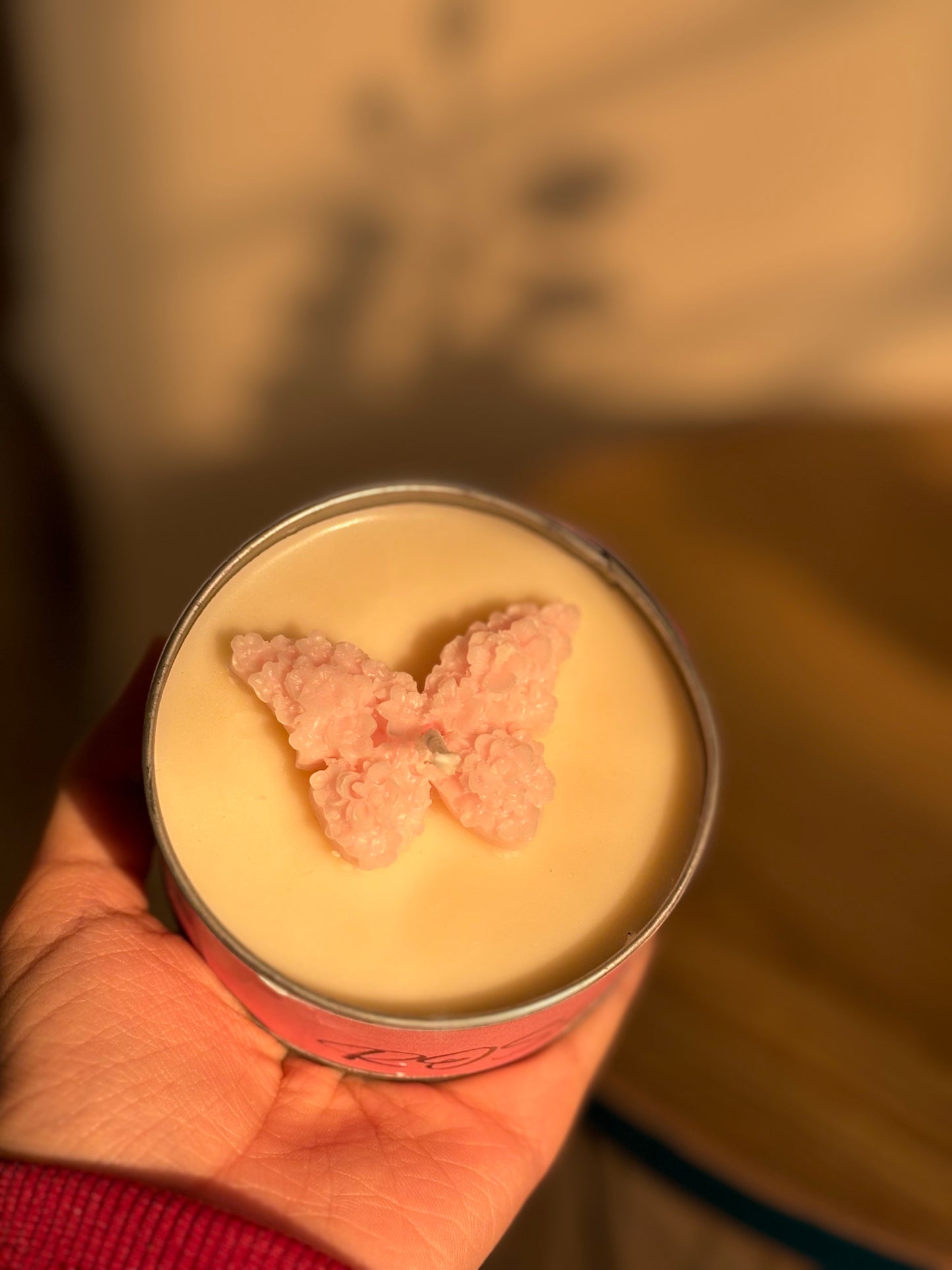Scented tin candle decorated with butterfly or small flowers/ random scent