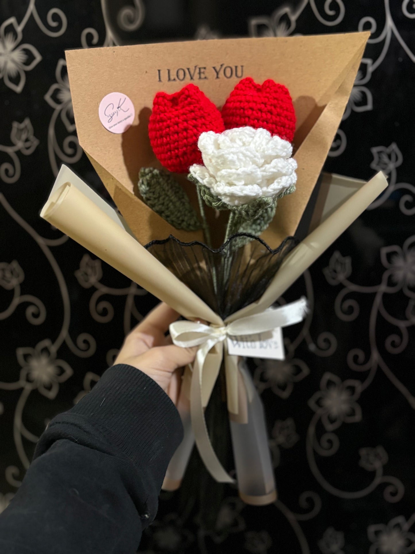 Crochet flowers with text wrapping (I love you text)