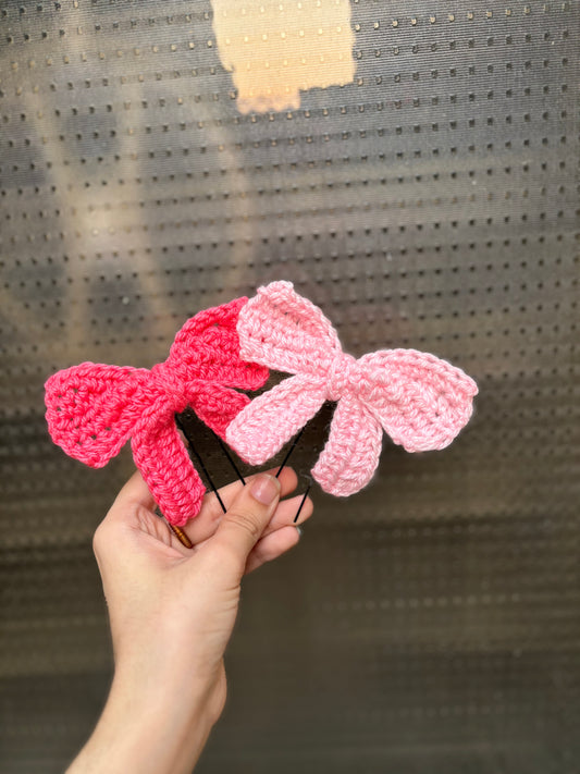 Crochet bow pins