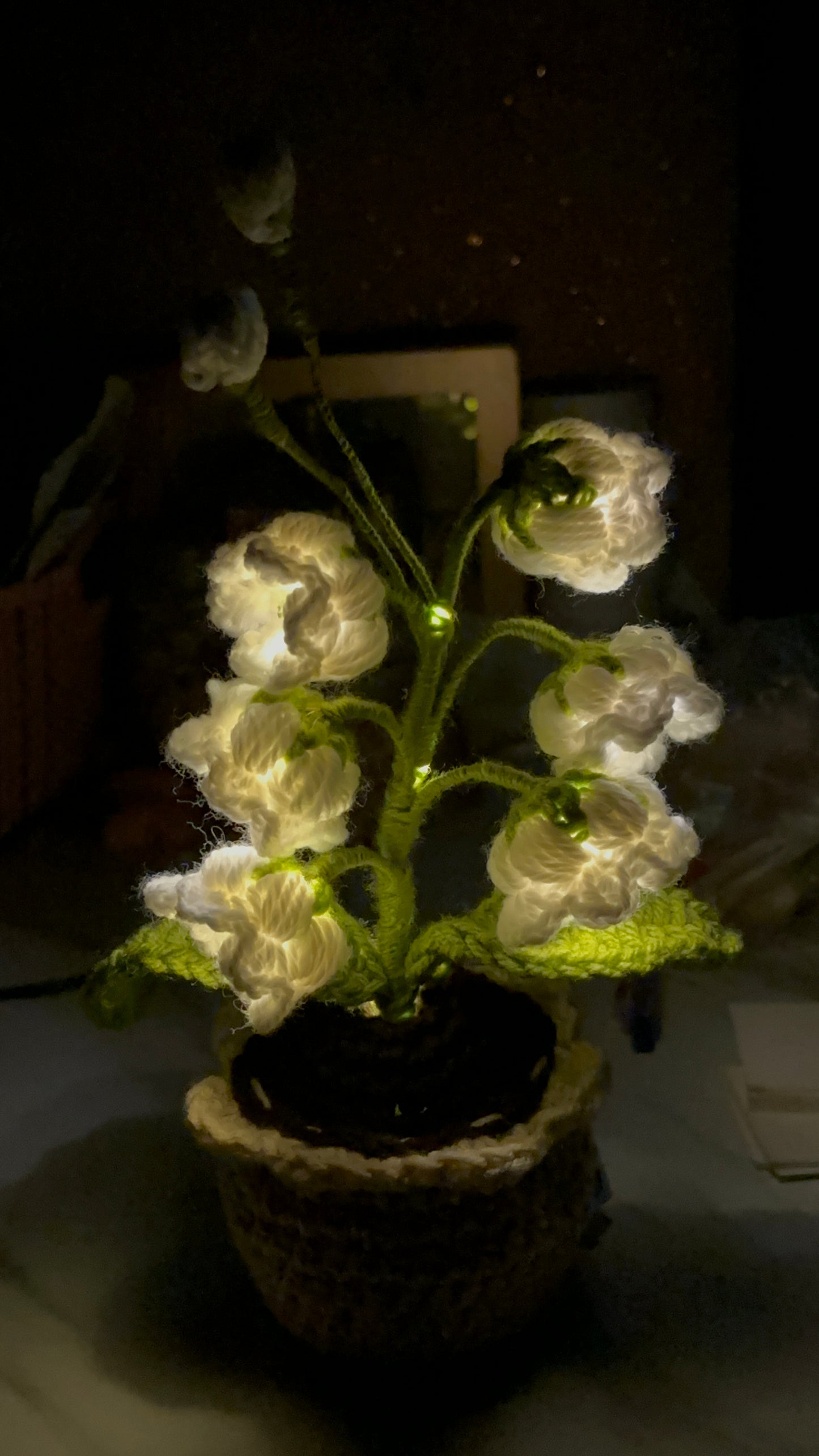 Crochet light up lily of the valley pot