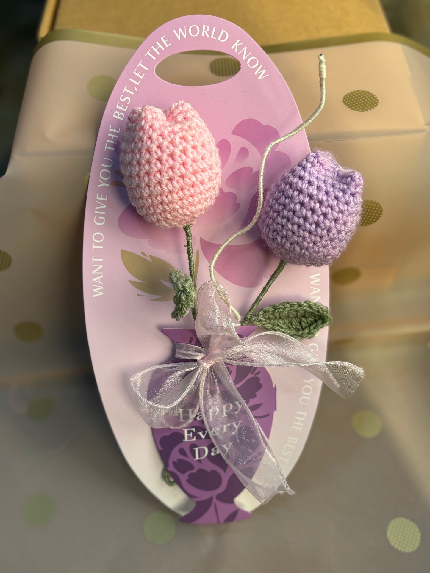 Portable crochet flower bouquet