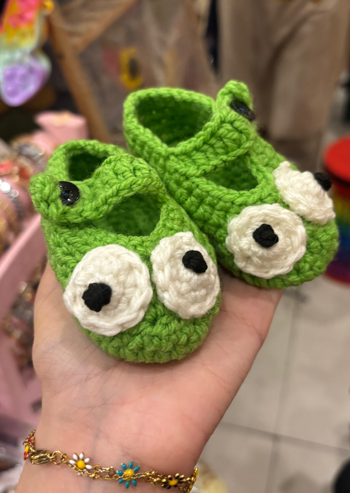 Crochet froggy baby shoes