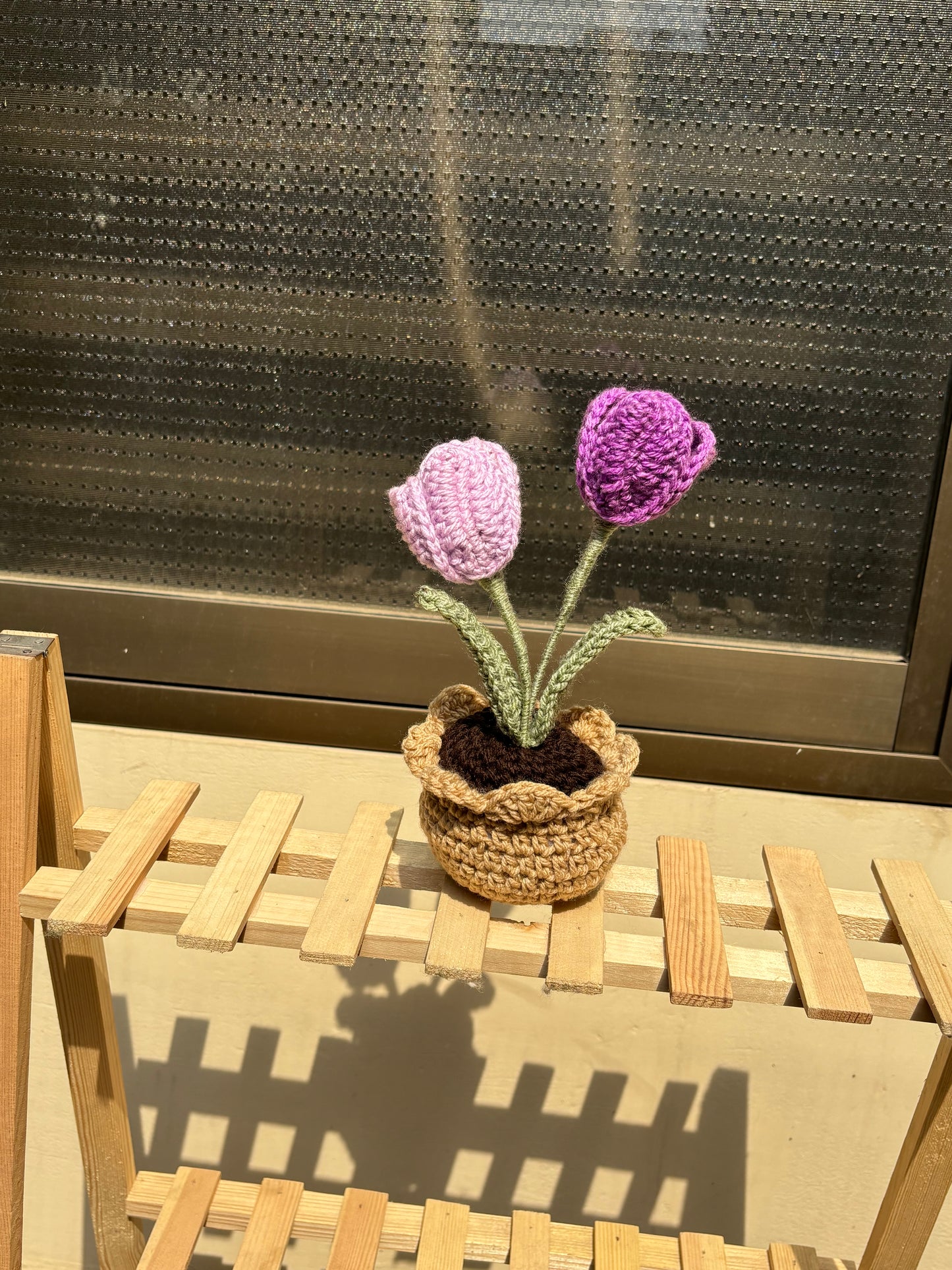 Crochet petal tulip pot