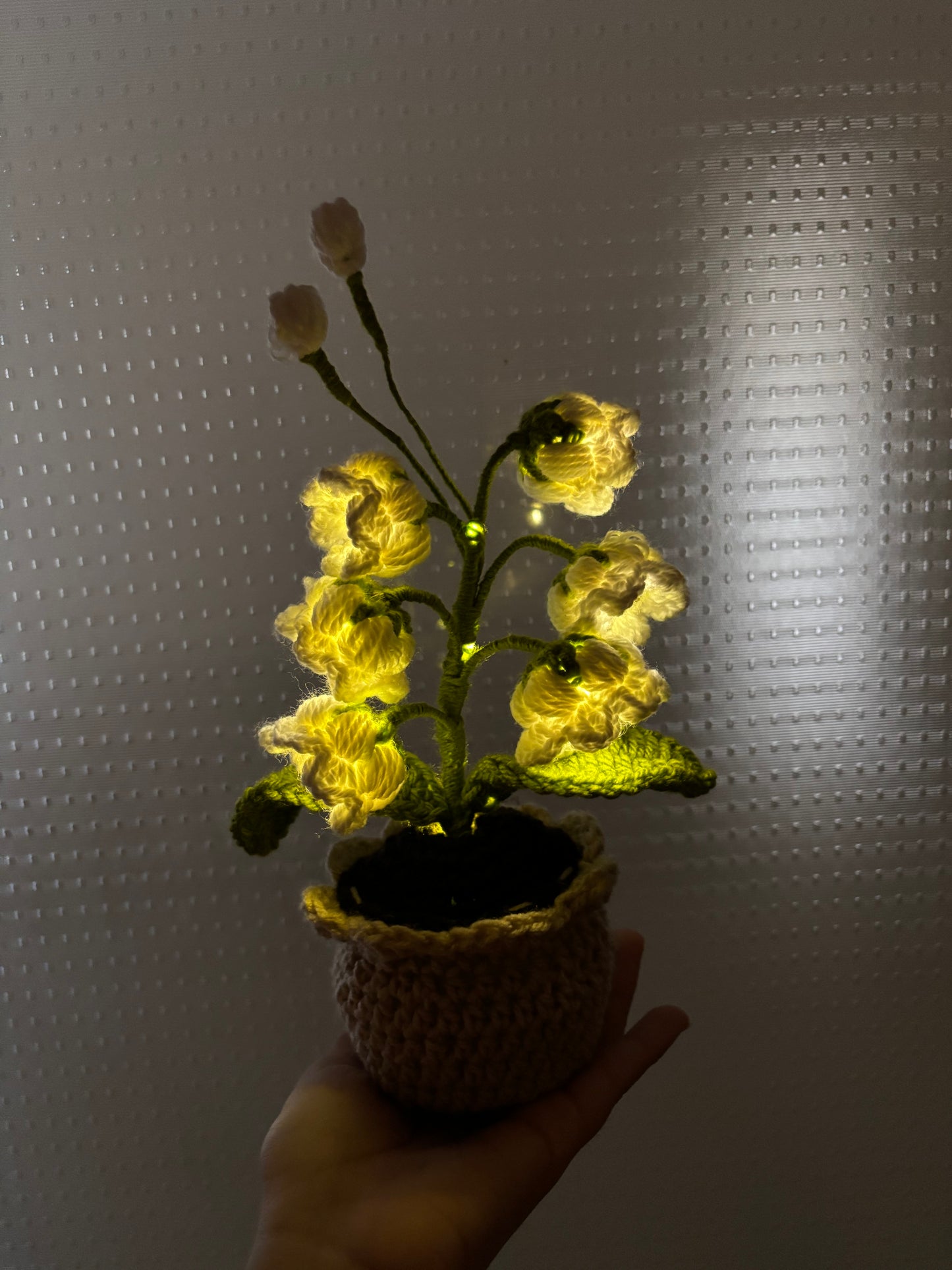 Crochet light up lily of the valley pot